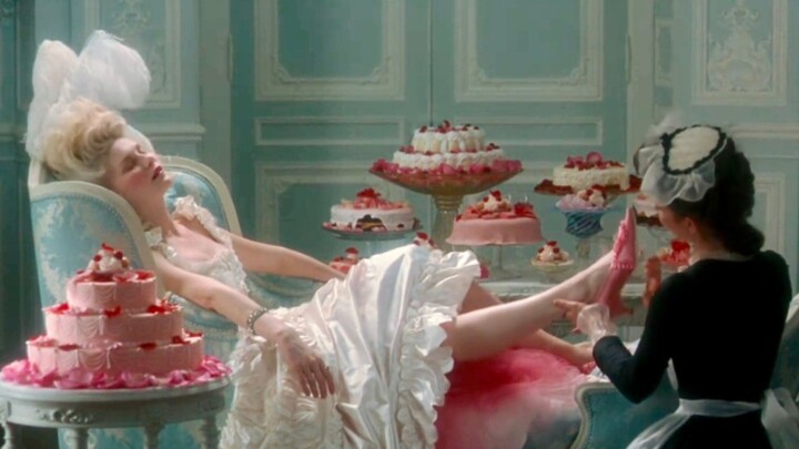 Karena suaminya punya kebiasaan aneh, ratu Prancis berusia 14 tahun jadi gemar bersenang-senang dan 