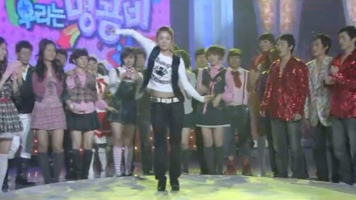 What? Even the younger fans are now questioning her dancing? And it’s popping, no less!