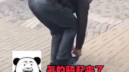 Sepeda ini keren banget—pas capek nggowes, tinggal dimasukin ke saku, terus jalan deh!