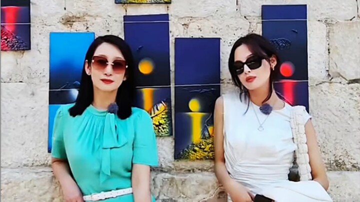 [Qin Hailu] Shares Rich-Male-Lord Novels with [Xin Zhilei]!