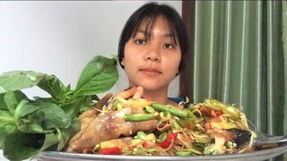 ตำตีนไก่ยั่วๆจ้า ถาดใหญ่ๆกินจนบ่เบิ่ด!! | เตย พาแซ่บ