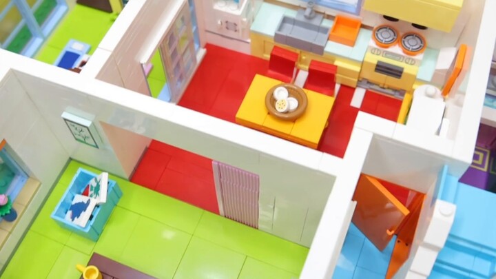 It’s rare to see a complete house built with building blocks. The authentically authorized Crayon Sh