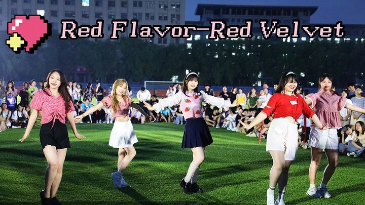 Mẹ bỉm trắng mùa hè là nhất! Red Flavor nhảy lại cực ngọt ngào, tràn đầy năng lượng trên sân trường 