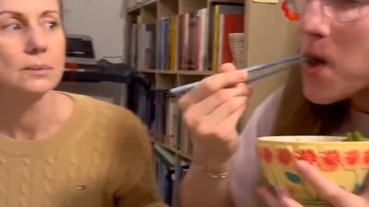 Ngày mà anh Tây người nước ngoài bị cơm cám Trung Quốc chinh phục: đã hai năm rồi anh không ăn đồ củ