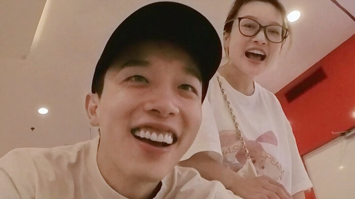 تسجيل رحلة تسوق كبيرة لطفل عمره أكثر من عامين في المركز التجاري!