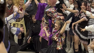 217 yang sampai melakukan kesalahan karena terlalu terbawa suasana oleh sorakan dukungan...