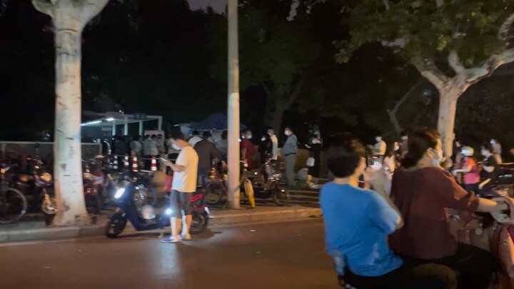 Ngày đầu tiên Thượng Hải phục hồi, ai cũng trở thành người có hạn sử dụng 72 giờ. Thượng Hải đã mở t