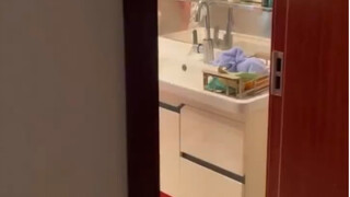 浴室里的这一幕惊到我了