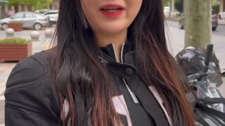 Who can resist a female rider like this? But when she cries, I want to laugh...
