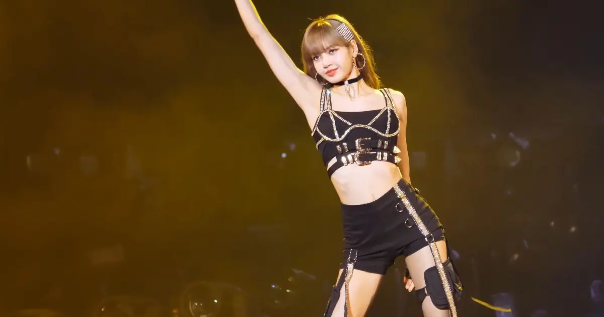 BLACKPINK LISA's Solo Stage (Take me + Swalla) in 2019 - Bilibili