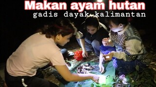 Bakar ayam hutan hasil tangkapan Gadis dayak 'Suasana malam yang mencekam'