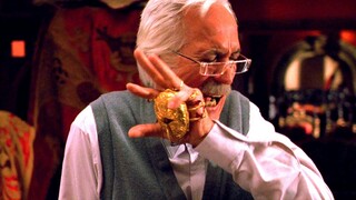 Old Man Found A Golden Treasure, Claws Stabbed Into The Palm Of The Hand, The Body Gradually