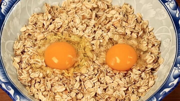 Make a meal with oatmeal and eggs