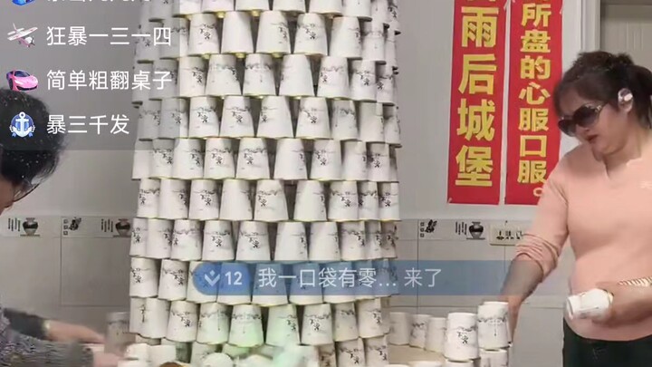 So it really does collapse—lucky me for catching it! I wonder if that Red Bull one will too?