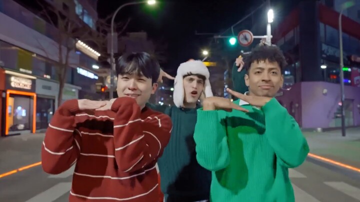 Hai anh em người Brazil biểu diễn bản cover đường phố ca khúc "TALK THAT TALK" của TWICE [B2 Dance C