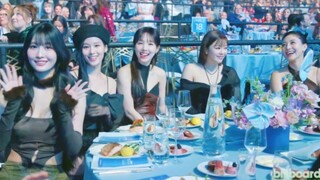 حصلت فرقة TWICE على جائزة بيلبورد للإنجاز الموسيقي النسائي، والكلمة الإنجليزية عند تسلم الجائزة!