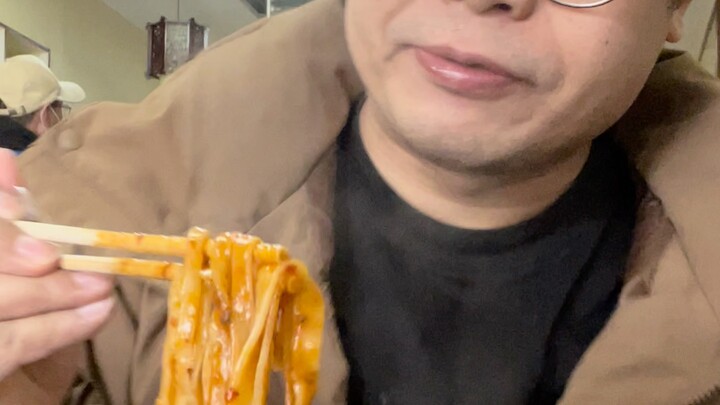 The delicious noodle shop downstairs is closing—running a business these days is really tough. One l