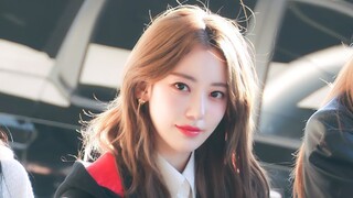 Merupakan langkah cerdas bagi Sakura untuk membiarkan lagu catwalk "The World Is My Oyster" membuka 