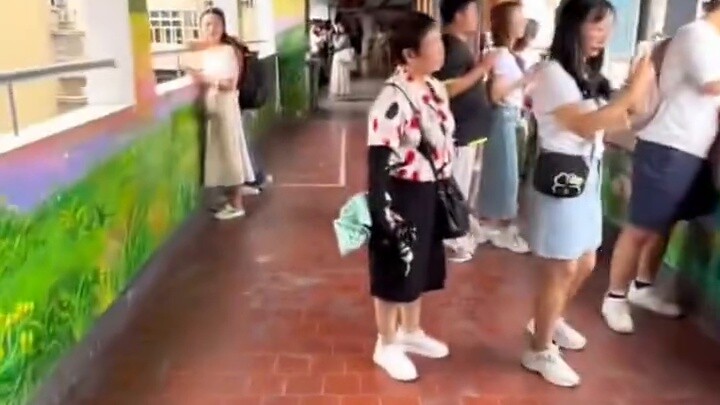 Setelah tiba di Chongqing, saya menyadari bahwa kota ini begitu ajaib sehingga Anda dapat melakukan 
