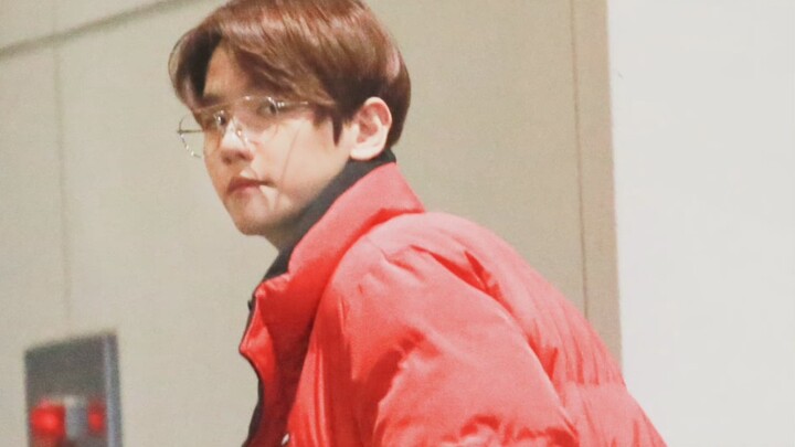 【边伯贤】突然出现的大明星小贤!!真的好喜欢伯贤跳舞 游刃有余干净利落的动作!!!