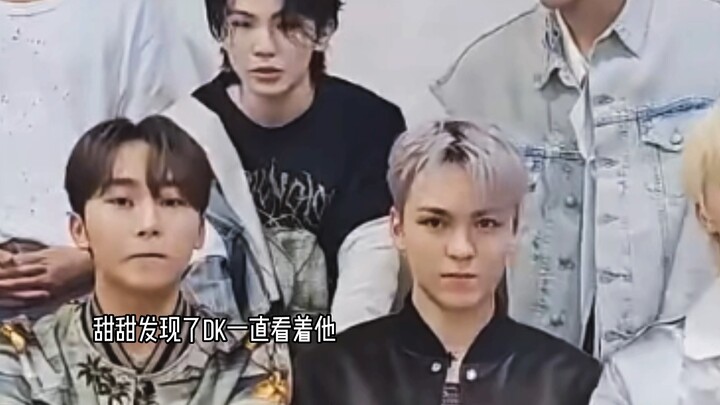 【Thạc Khoan】Không thể nói nhiều trong livestream, chỉ có thể lặng lẽ dùng những cử chỉ nhỏ để quan t