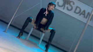 Did the cross-dressing master Xier's sexy chair dance capture your heart?