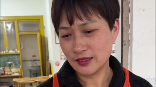 Mencoba menukar tiket gosok seharga 100 yuan dengan satu kali makan di Chengdu, kuping babi Wenjiang