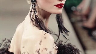 ช่วยด้วย! ใครบอกว่าชุดดำ YSL จะใส่ไปงานศพแฟนเก่าได้ ฉันคิดว่าคุณพูดถูกนะ