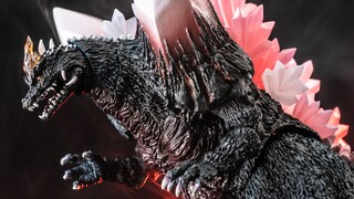 Heisei's mortal enemy, the terror is coming! Bandai Tamashii Limited SHM Space Godzilla 1994 Review