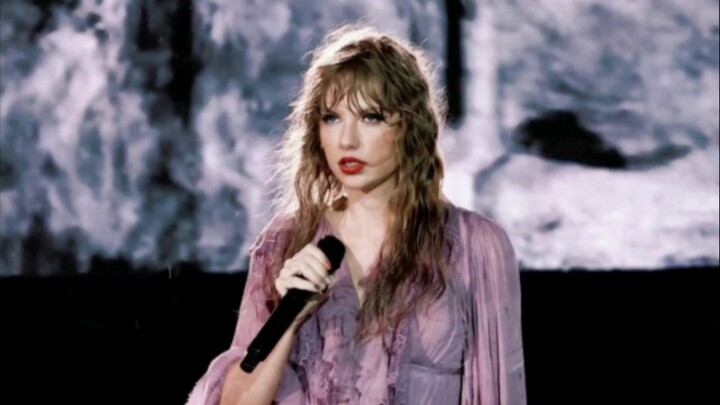 Taylor Swift Concert Stunning Mashup [Taylor Swift]