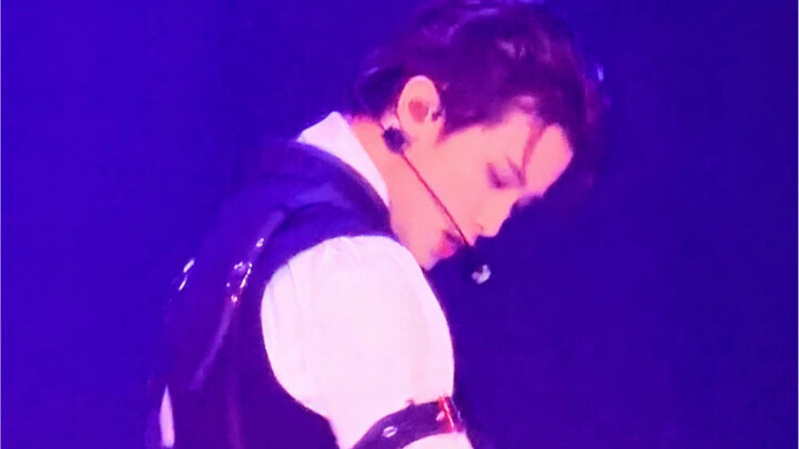 [Li Mark] 10,000 likes & top the global trends! Mark with his slicked-back hair looks even more hand