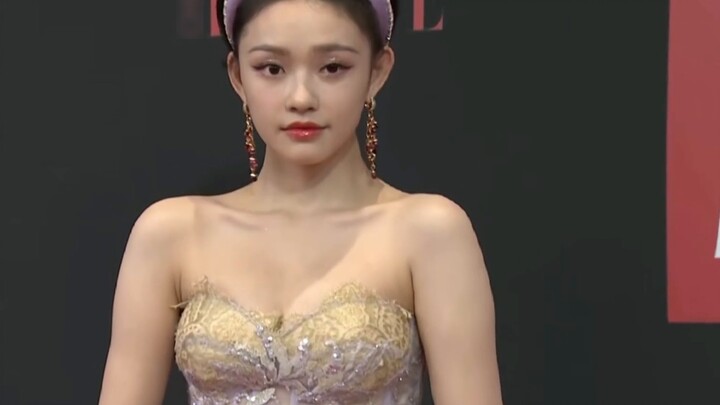 Is there anyone who doesn’t know that the ELLE red carpet photos have been released?