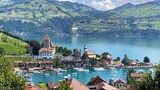 Sebuah desa kecil di Swiss yang terlihat seperti lukisan cat minyak