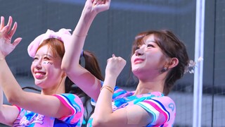 Lee Joo-eun menari mengikuti lagu terompet klasik Lotte Giants