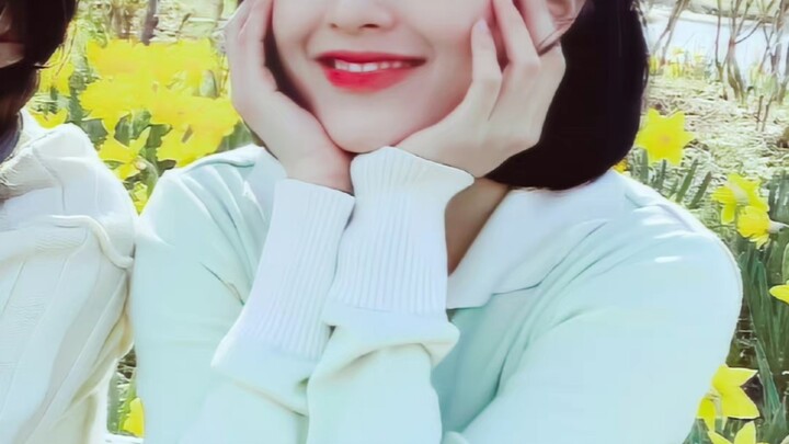 晕...原来她有时皮肤变红是因为铁过敏，虽然有很多鲨人行程，但一到舞台上就是能元气满满！不愧捡钱系爱豆鼻祖的笑容【朴志效 TWICE】