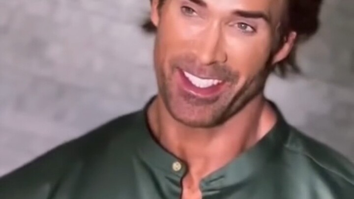 校霸正在被老师训斥