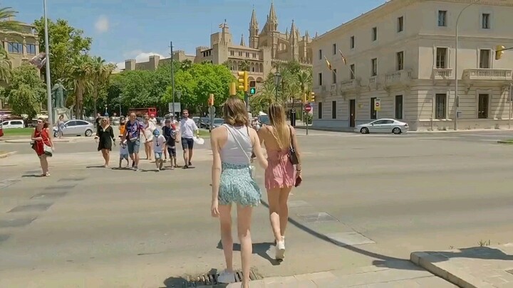 คลิปสตรีทแคม 2 สาวขาเรียวยาวบนท้องถนนเกาะมายอร์กา ประเทศสเปน