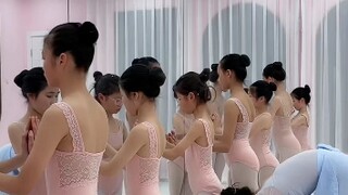 Lớp học khiêu vũ