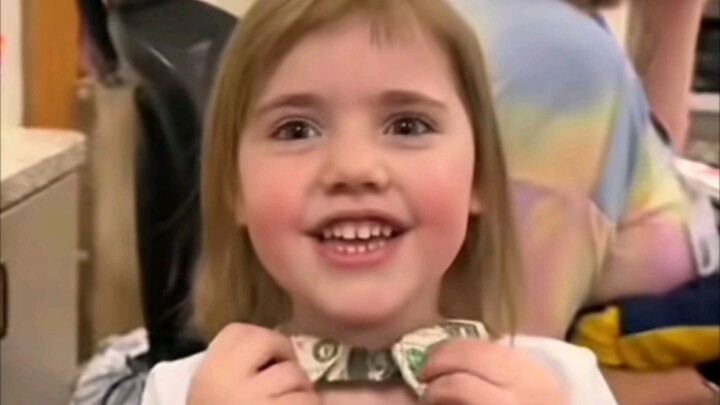 A single bow tie plays three roles—this is pure art!