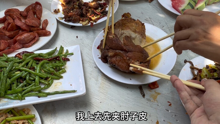 Làm thế nào để ứng xử linh hoạt trong nhóm các bà cô