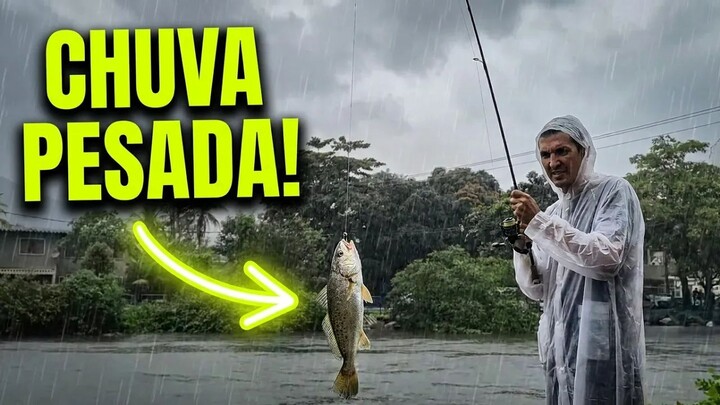 NUNCA DESISTA! Pescaria de Corvina no Meio da Chuva Torrencial 🌧️🎣 (Valeu a Pena!)