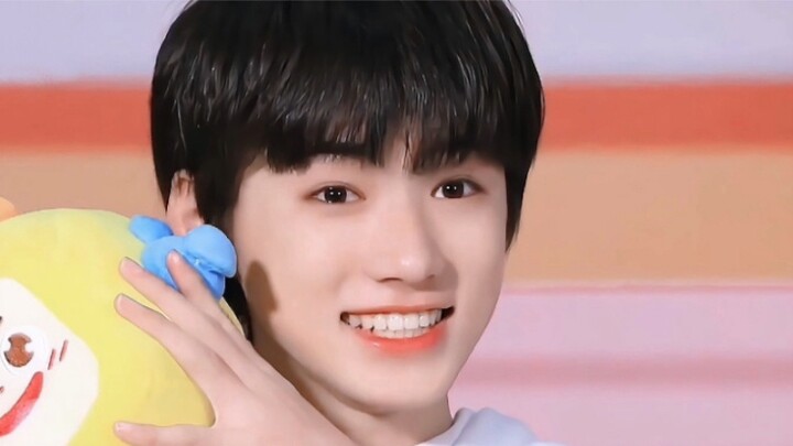 Some baby talk, he seems to want to be cute to me [Song Yaxuan]