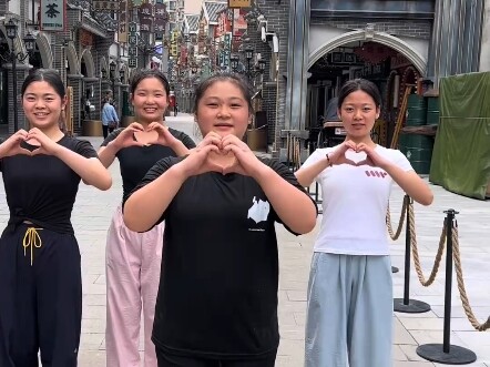 Para jagoan sejati ada di tengah masyarakat—ini baru yang namanya kung fu sesungguhnya!