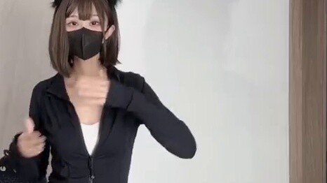 How come this dress moves by itself?