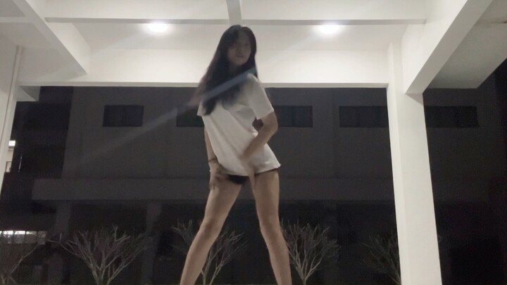 กระโปรงสั้น AOA