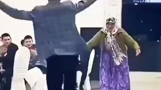bà ngoại tuổi già sức yếu :))