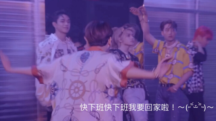 【بين بوكهيون】أرغب في الانتهاء من الدوام، لكن لا يمكنني خلع سروالي أمام إخوتي الصغار.. فما كان أمامي 