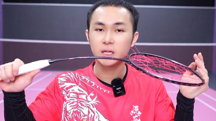 Today, I’m going to review the main rackets used by Lee Zii Jia and Chen Jin.