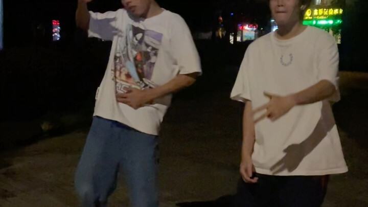 Wawancara acak dengan orang-orang di jalan tentang apa yang mereka dengarkan, ternyata….