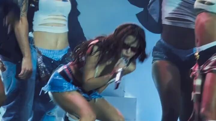 060726_Like_Jennie_Govball_060726_Like_Jennie_Govb